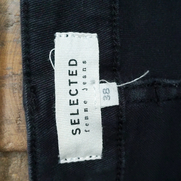 Selected / Femme Jeans Mid Waist Black Denim Shorts - 8 US / 38 EUR - Picture 3 of 6